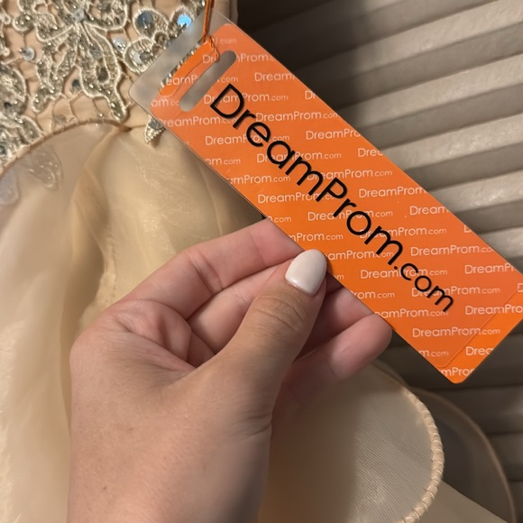 Champagne homecoming/prom dress size small NWT - Picture 5 of 5